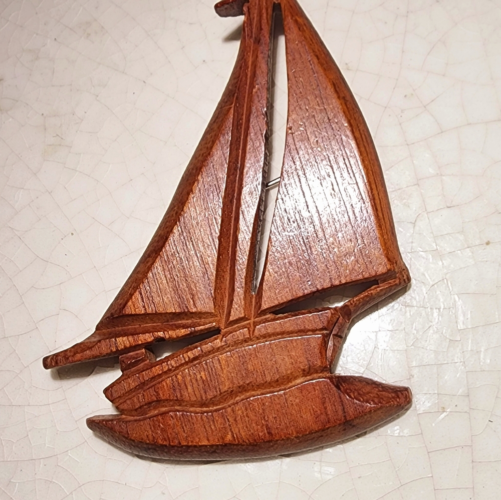 Large Brown Wooden sailboat brooch, Nautical, - Picture 3 of 5